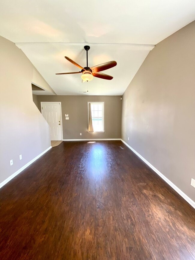 Building Photo - 3 bedroom 3 FULL bath Townhouse!!