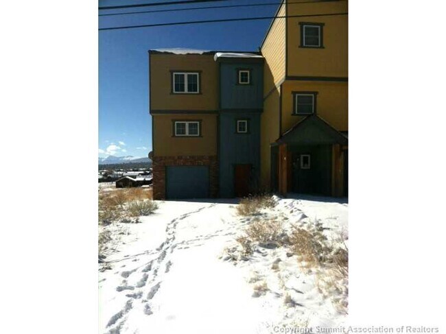 Building Photo - 813 Castello Ave