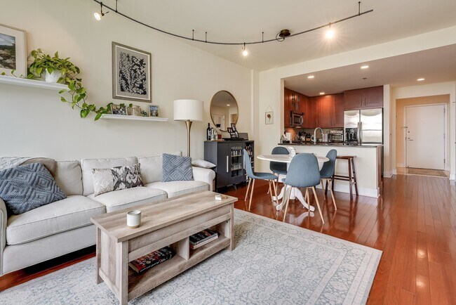 Foto del edificio - 1125 Maxwell Ln