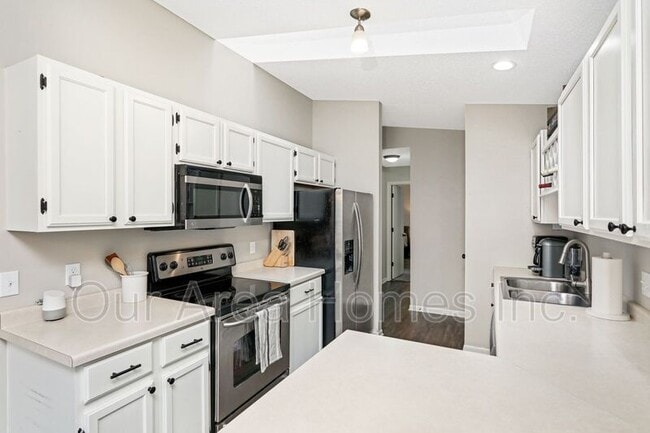 Building Photo - 5635 Sanibel Dr