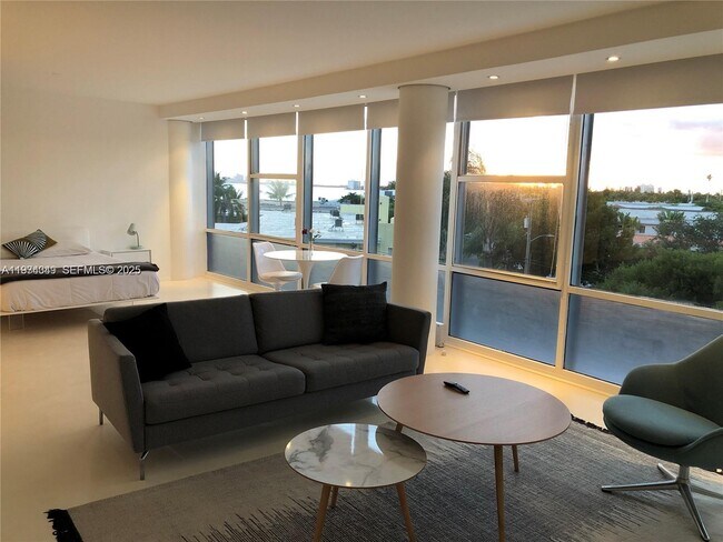 Foto del edificio - 900 Bay Dr