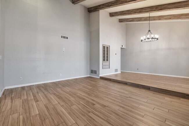 Building Photo - Large 4 Bed 2.5 bath Home w Pool!! - Cross...