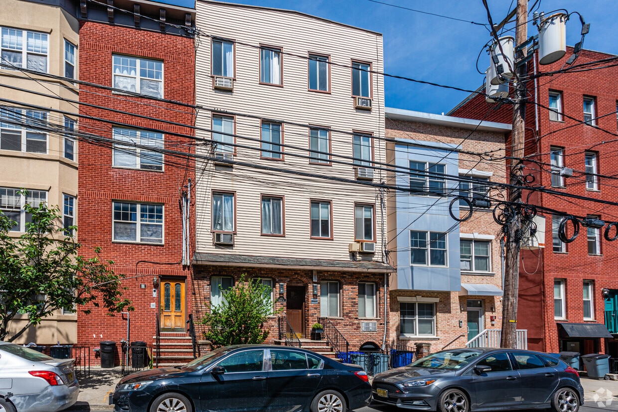 Primary Photo - 320 Monroe St