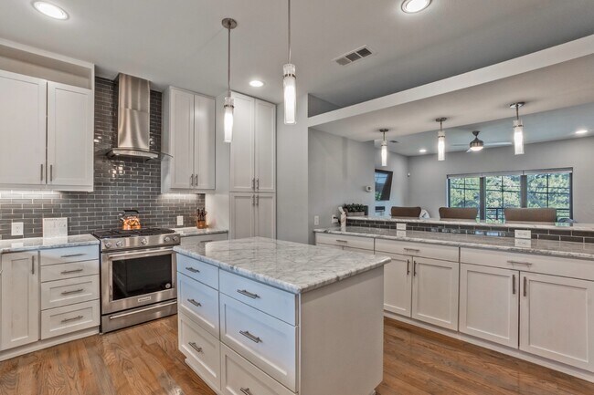 Foto del edificio - Stylish 2BR/2.5BA Townhome in Prime East Dallas – Attached Garage, Unbeatable Location