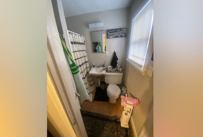 Building Photo - 2422 32nd St