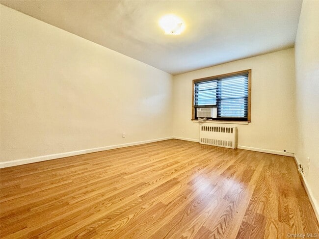 Foto del edificio - 25-40-40 77th St