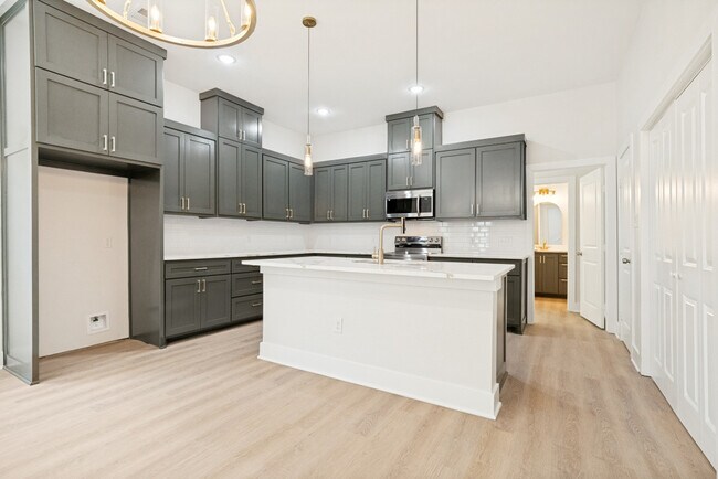 Foto del edificio - 8009 Doreen Ave