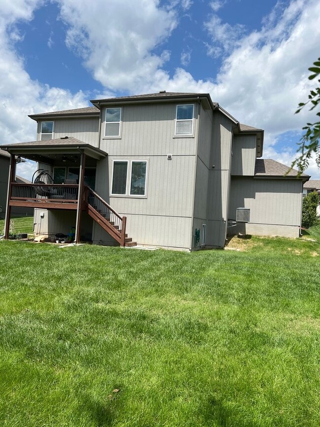 Building Photo - LOOK AT THIS GEM!  Schedule A Tour Today!!  Don't miss out on the Spring Special that was just ad...