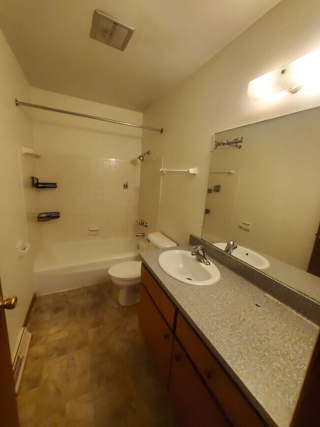 Foto del edificio - 650-670 S 60th St.