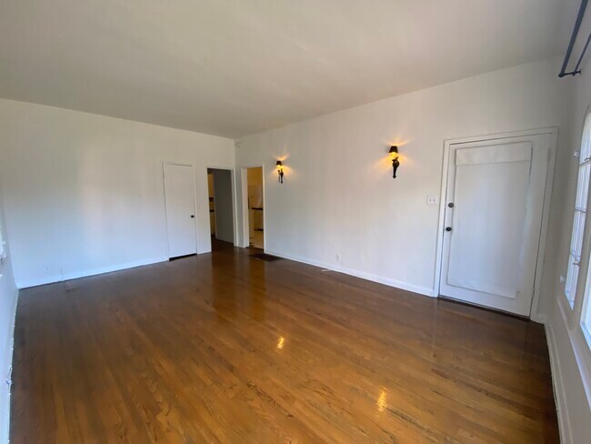 Foto del edificio - 726 S Mansfield Ave