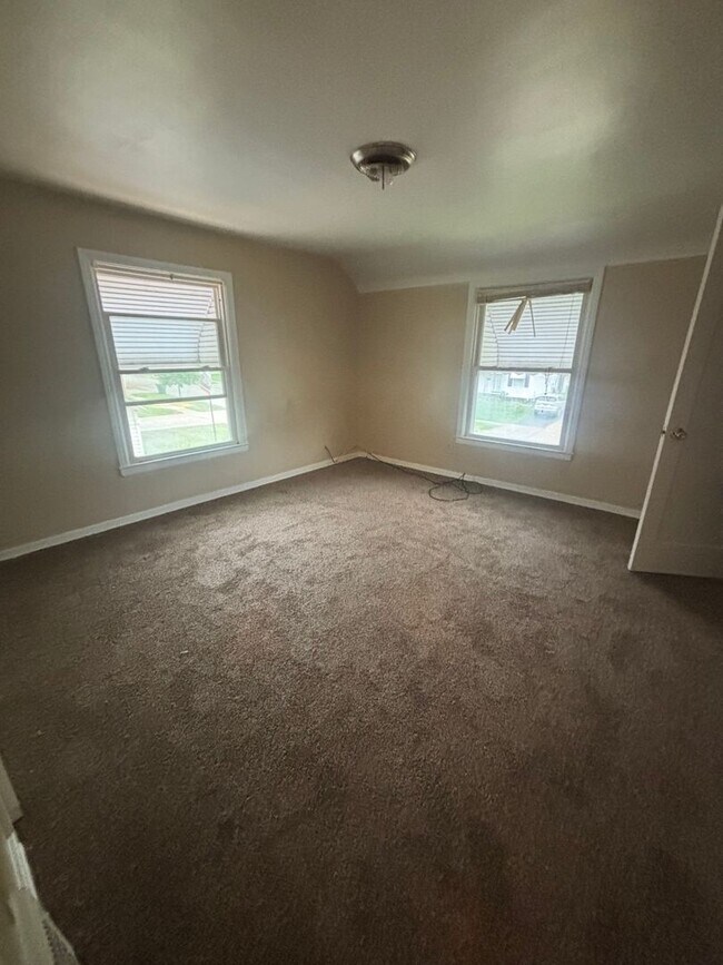 Foto del edificio - 1487 E 250th St