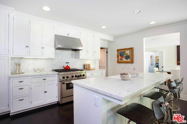 Foto del edificio - 1515 N Doheny Dr