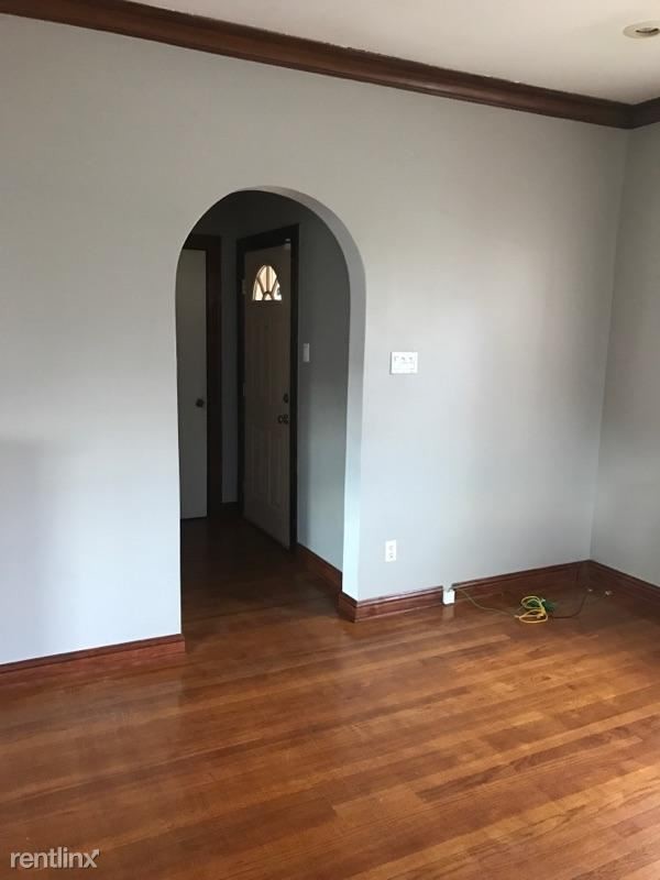 Building Photo - 2606 Schrage Ave