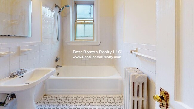 Building Photo - 89 Trowbridge St