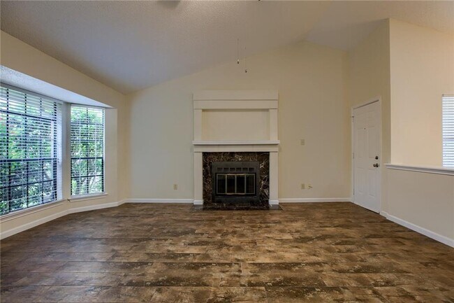 Foto del edificio - 12320 Thompkins Dr