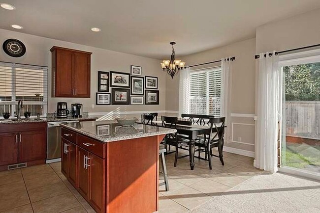 Building Photo - Beautiful Maple Valley 4bd Home!