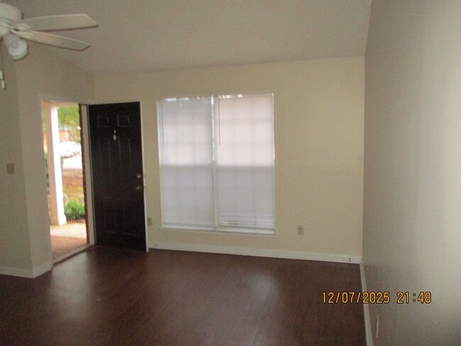 Building Photo - Westwood Dr., 1206 A