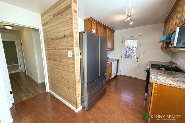 Foto del edificio - 3-Bedroom, 1-Bathroom Home with Large Yard & Garage in South San Francisco