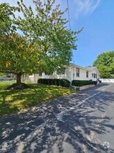 Building Photo - 302 Merrill Ave