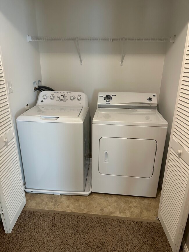lavadero - 575 N Cartwright St