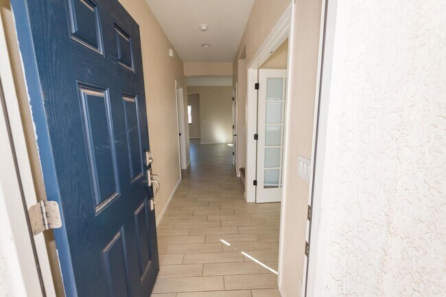 Foto del edificio - Stunning 2-Story Home in the Holiday Community!