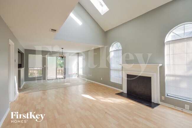 Foto del edificio - 1240 Woodstream Dr