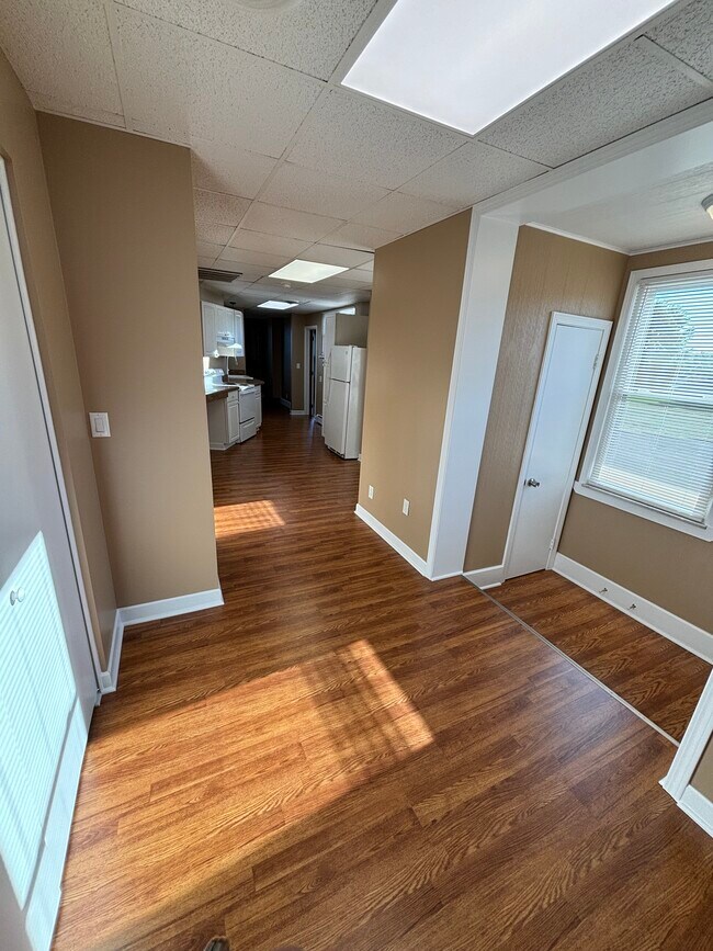 Building Photo - 15 N Wickliffe Cir