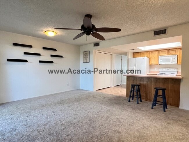 Building Photo - Three Bedroom Townhome in Coronado Ridge