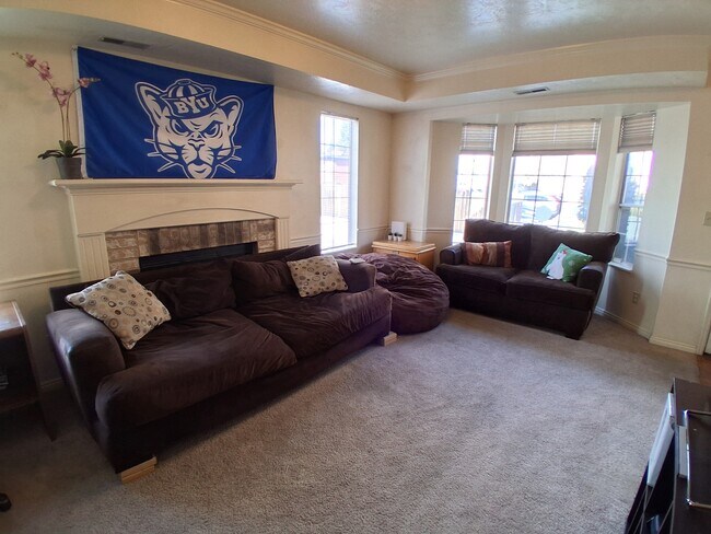 Building Photo - 565 N 300 E