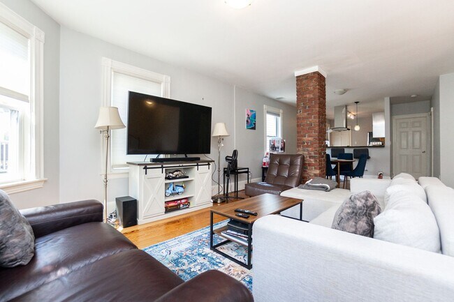 Building Photo - 2 Bed, 2 Bath Above it all in Inman Square