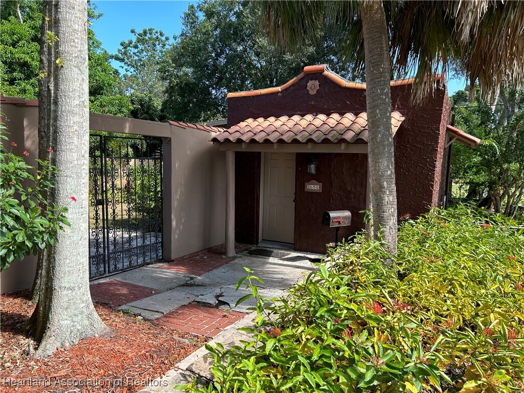 Foto principal - 2650 Lakeview Dr