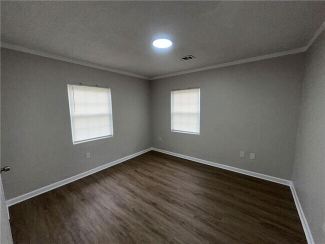 Building Photo - 207 South Ave SE