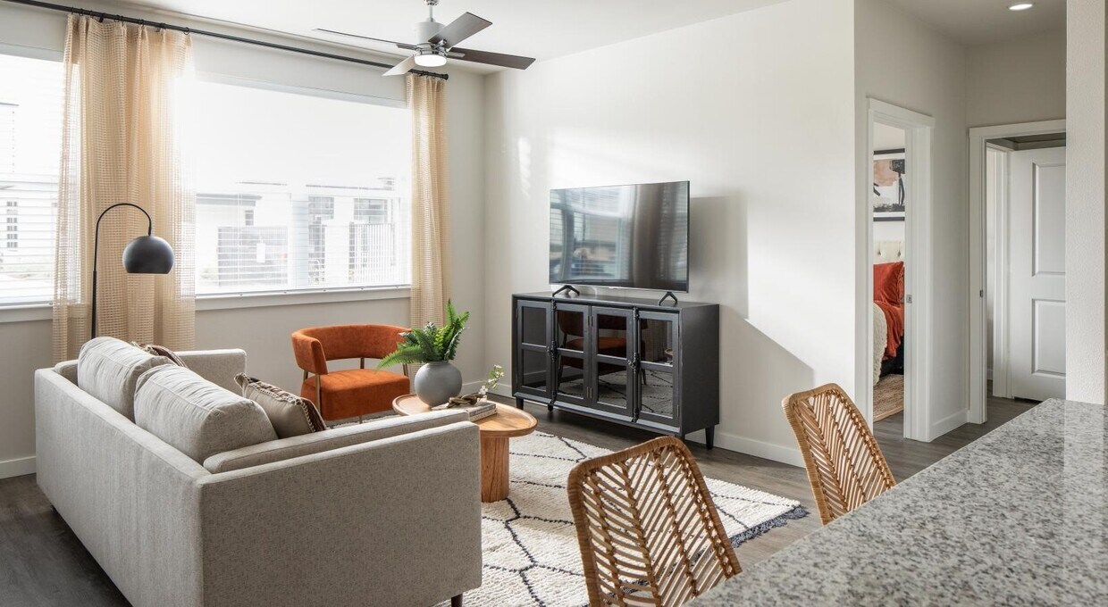 Primary Photo - 12111 S Main St