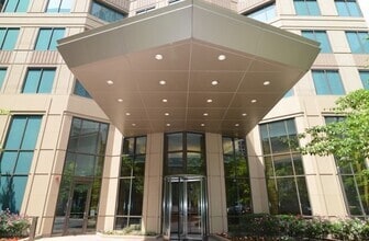 Building Photo - 400 N La Salle Dr