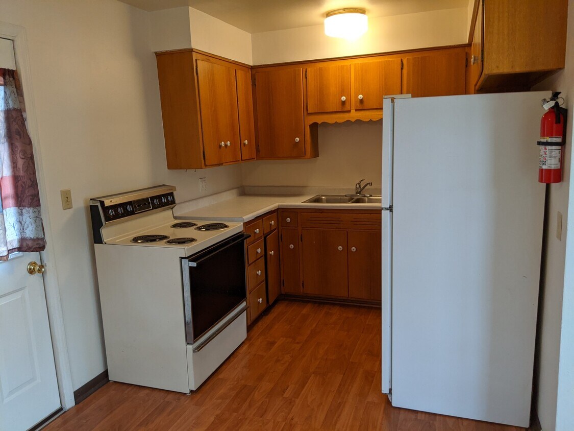 Kitchen - 3508 Albert Ct