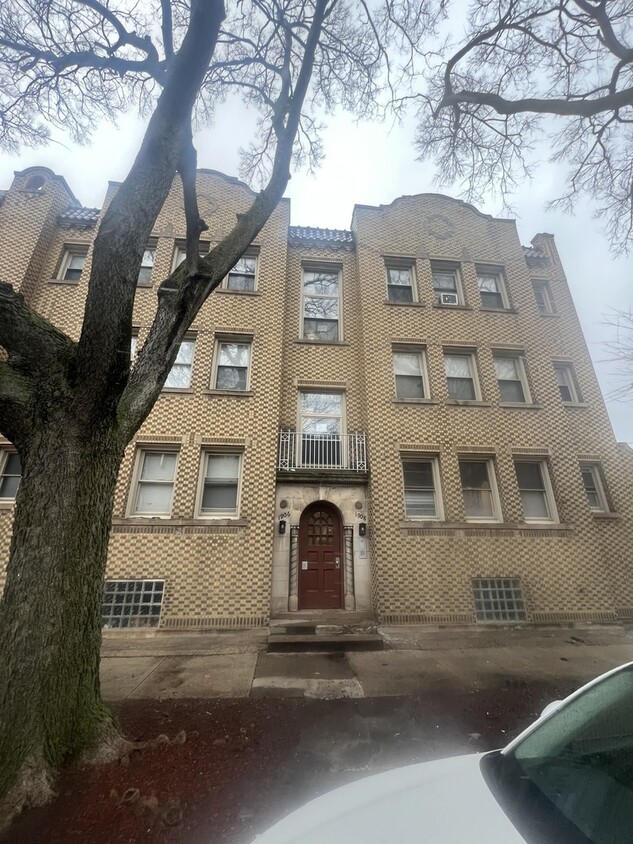 Foto principal - 1908 E 86th St