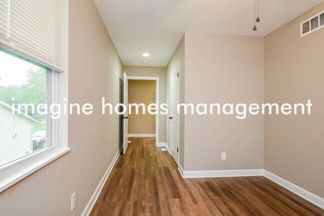 Foto del edificio - Large 3 Bedroom Single Family Home in Olms...