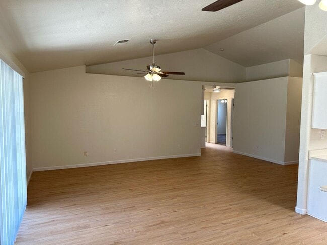 Building Photo - 132 W. ROBIN AVE. - 3 BEDROOM 2 BATHROOM -...