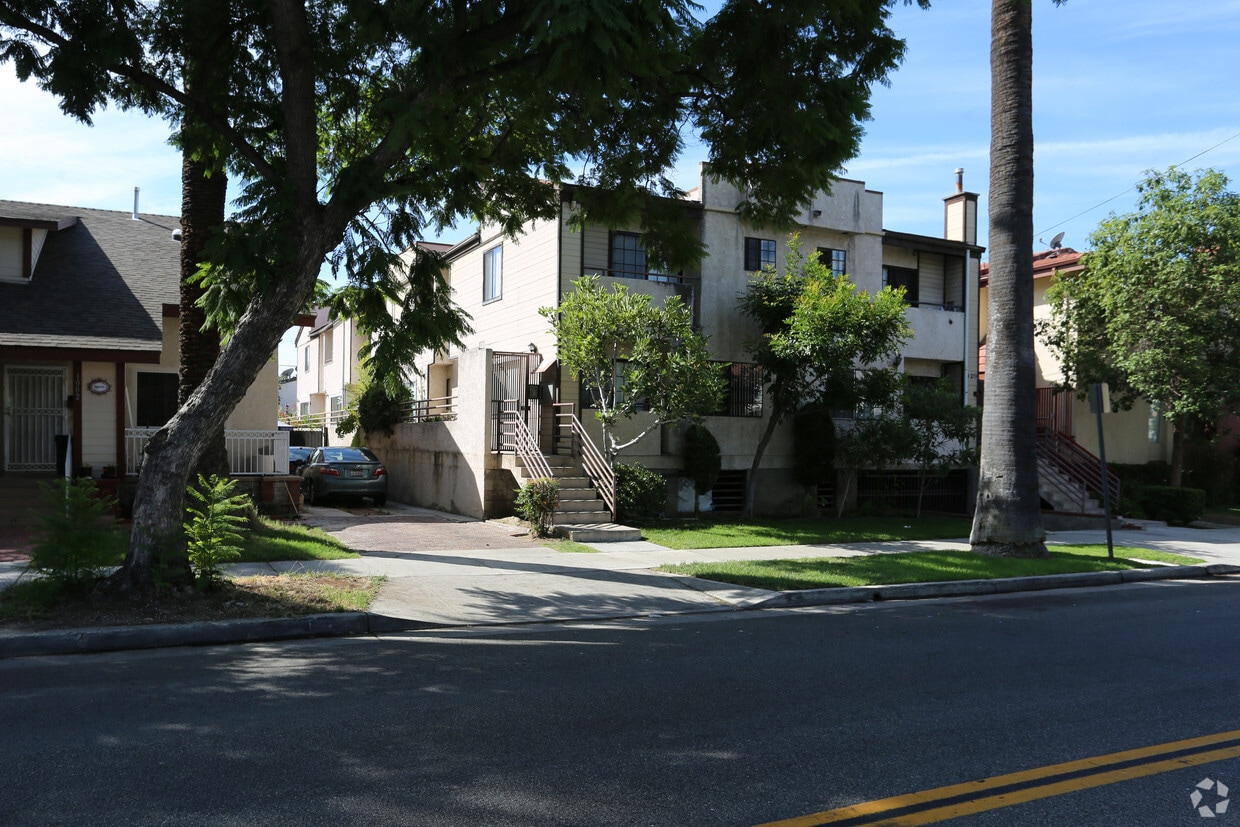 Primary Photo - 920-922 E Harvard St