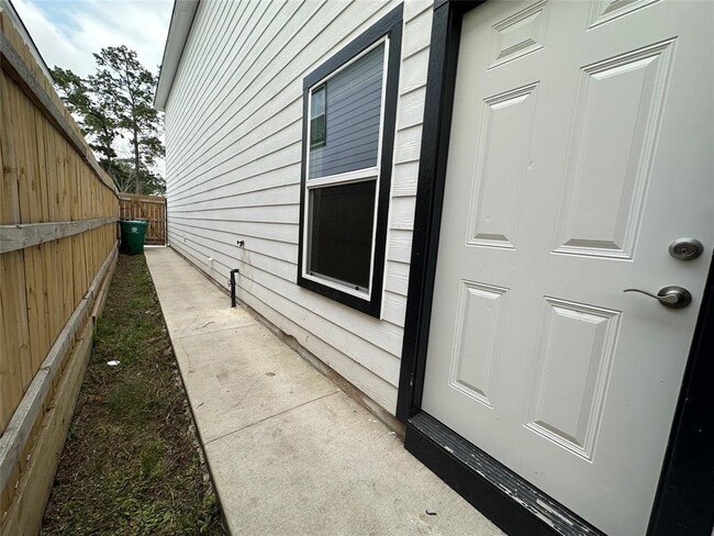 Building Photo - 9241 Seeker St