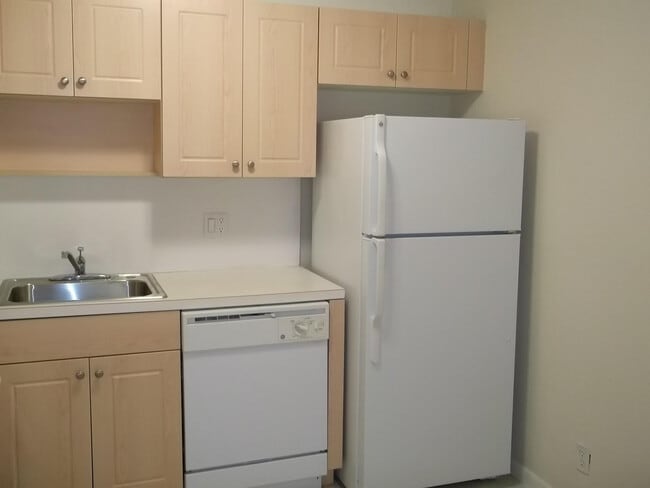 Building Photo - 770 SE 2nd Ave