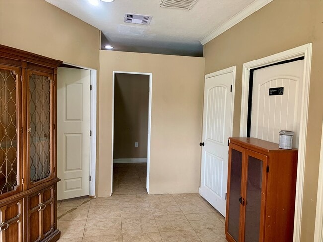 Building Photo - 2433 Duncan Dr