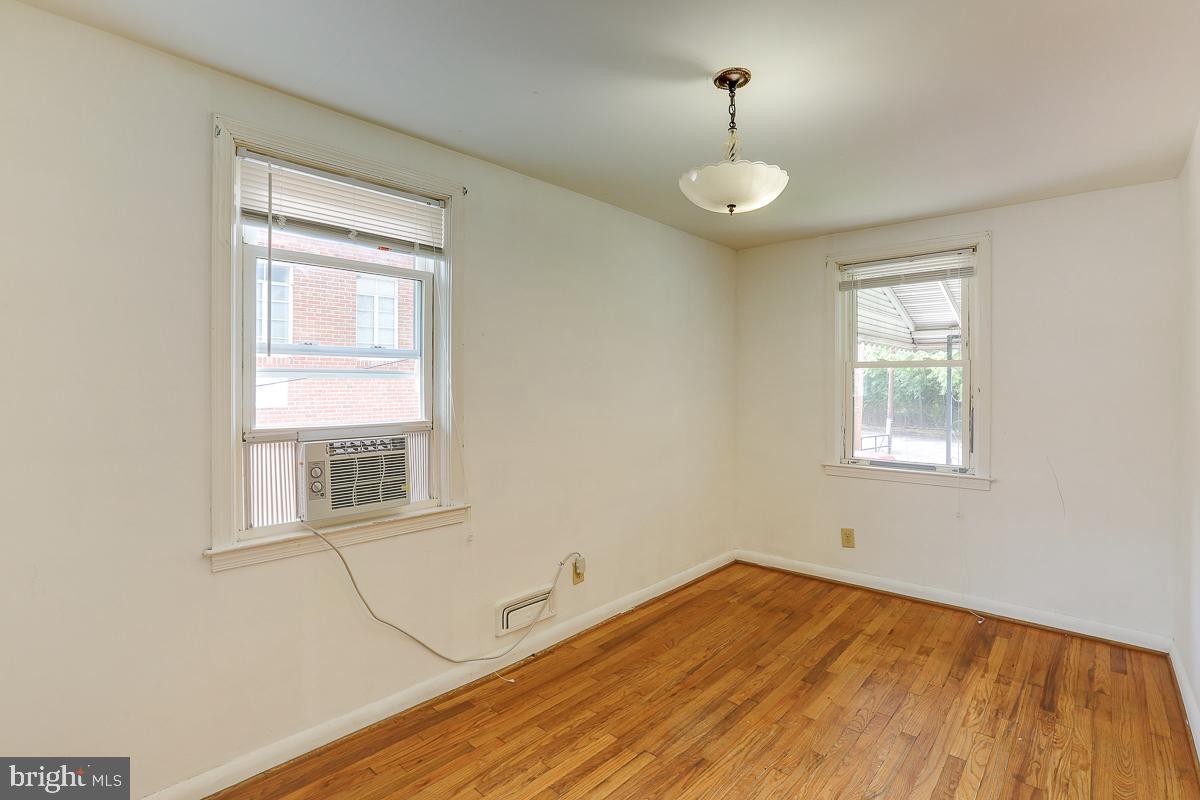 Primary Photo - 505 Umbra St