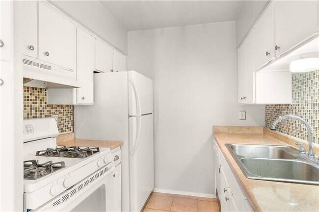 Foto del edificio - 3431 N Hills Dr