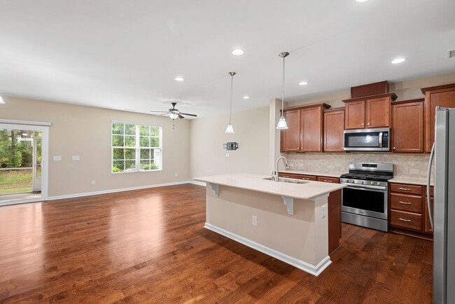 Building Photo - Excellent location near Southpoint Mall & ...