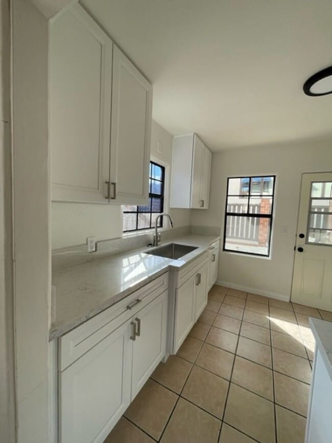 Building Photo - Charming 2-Bedroom Bungalow in the Heart o...