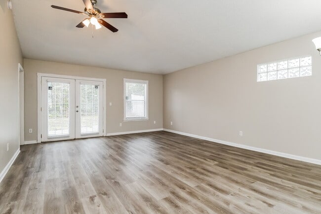 Building Photo - 6131 Alpenrose Ave