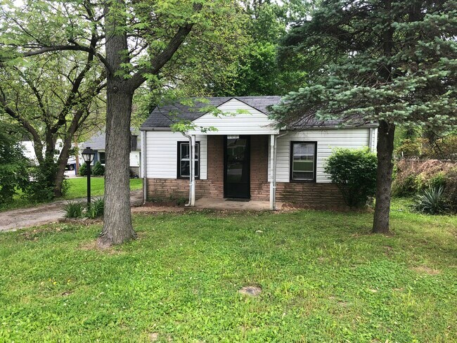 Vista a la calle - 102 Shumate Ave