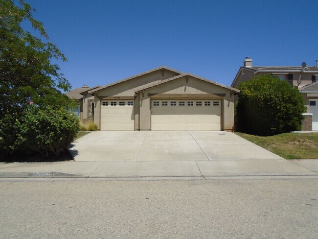 Foto del edificio - Spacious One Story in West Palmdale with 1...