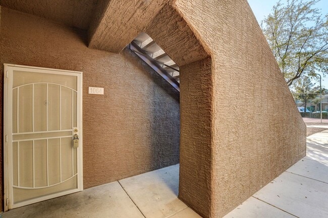 Foto del edificio - Charming 1 Bedroom / 1 Bathroom Condo in Gated Community!